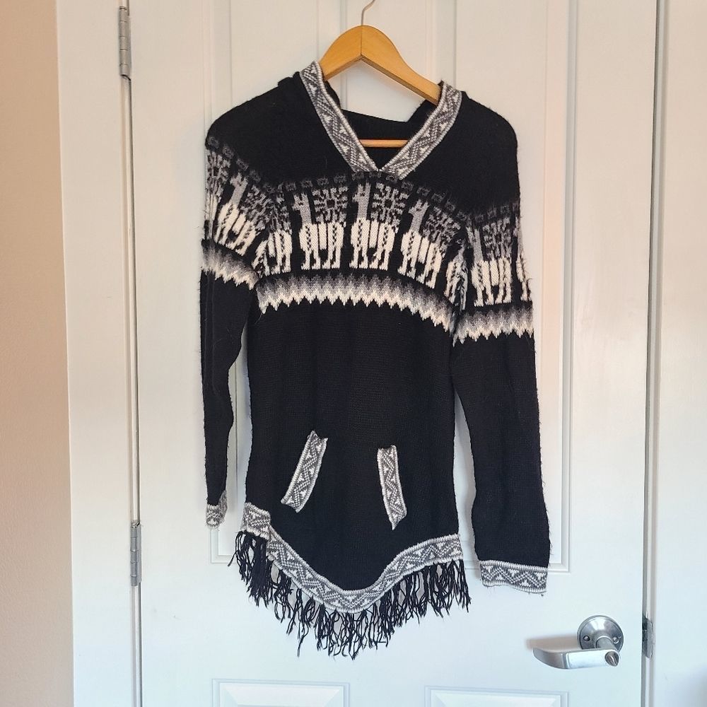 🍓 Festival Lama Sweater Sizs Small